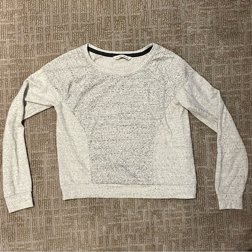 Grey and White Crew Sweatshirt || Abercrombie & Fitch